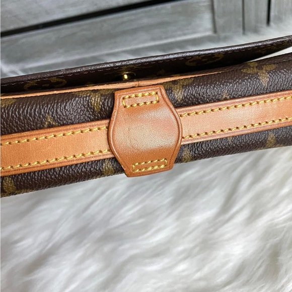 Authentic Vintage Louis Vuitton Saint Germain 23. - Picture 8 of 16